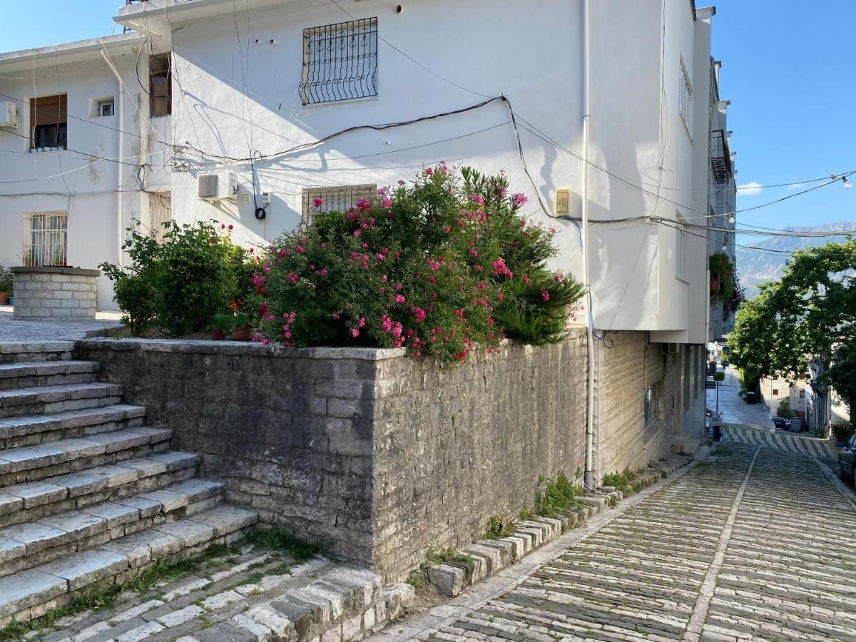 Ballo Apartments Gjirokastër Eksteriør billede