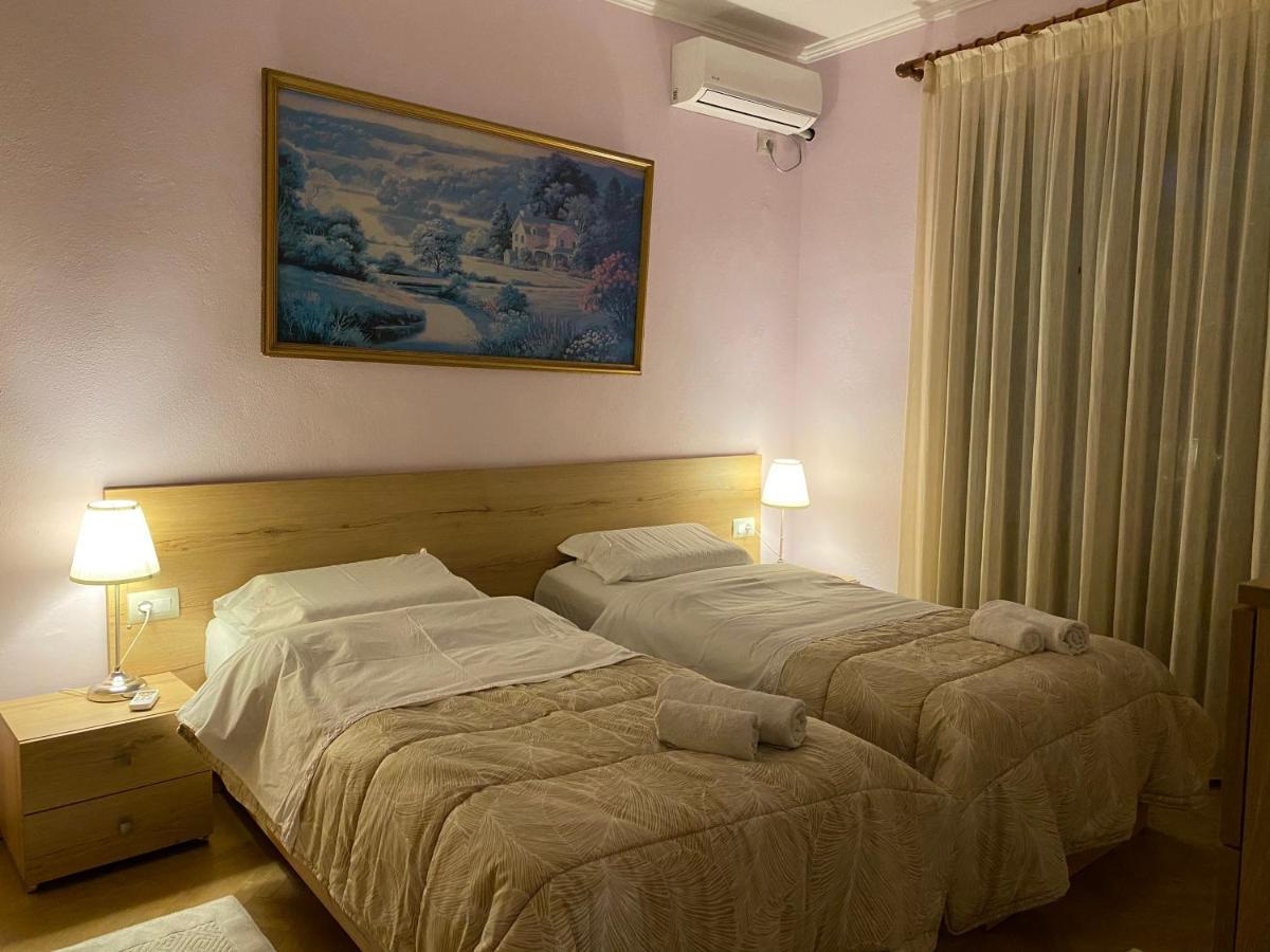 Ballo Apartments Gjirokastër Eksteriør billede
